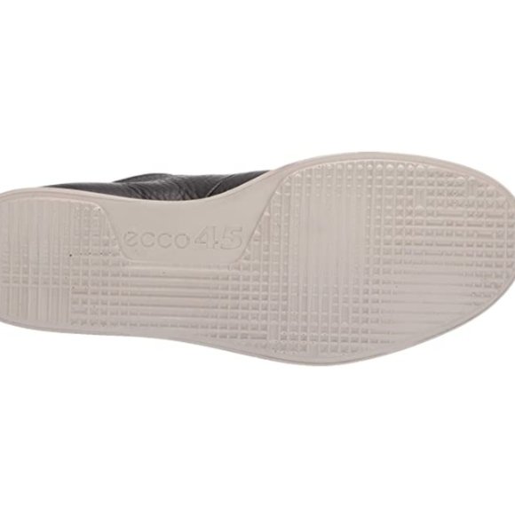 Men\'s rubber soled shoes